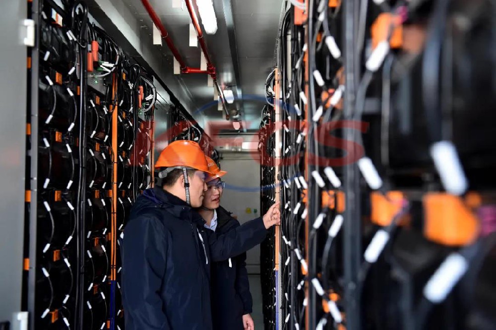 World&#039;s largest lithium-vanadium hybrid energy storage system starts up at Oxford Energy Centre